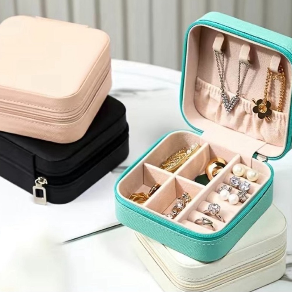 BOX AND RING; JEWELRY Box AND Silver RING - Picture 3 of 4